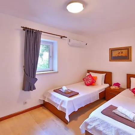 Sybil, Kas Peninsula Villa